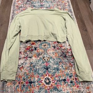 Cropped long sleeve shirt size M